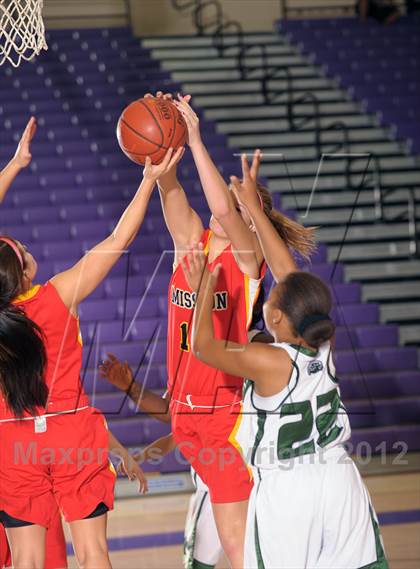 Thumbnail 2 in Perris vs. Mission Viejo (MaxPreps Holiday Classic) photogallery.
