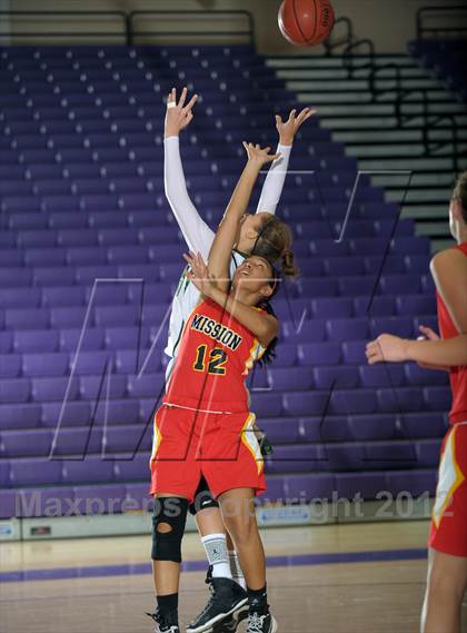 Thumbnail 1 in Perris vs. Mission Viejo (MaxPreps Holiday Classic) photogallery.