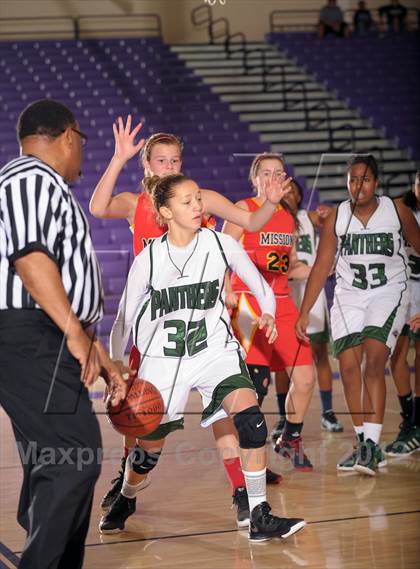 Thumbnail 3 in Perris vs. Mission Viejo (MaxPreps Holiday Classic) photogallery.