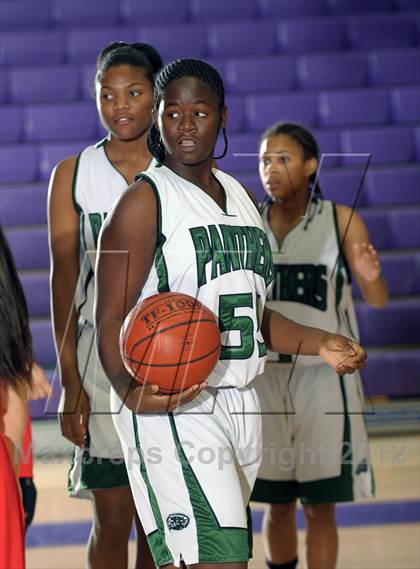 Thumbnail 3 in Perris vs. Mission Viejo (MaxPreps Holiday Classic) photogallery.