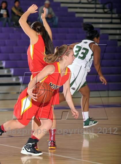 Thumbnail 2 in Perris vs. Mission Viejo (MaxPreps Holiday Classic) photogallery.