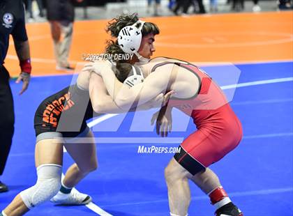 Thumbnail 3 in UIL State Championships - 5A 120lb Final photogallery.