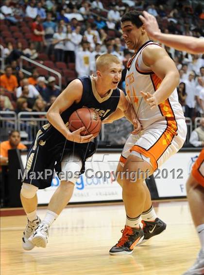 Thumbnail 3 in Desert Vista vs. Corona del Sol (AIA D1 Semifinals) photogallery.