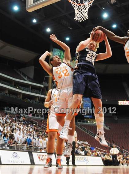 Thumbnail 1 in Desert Vista vs. Corona del Sol (AIA D1 Semifinals) photogallery.