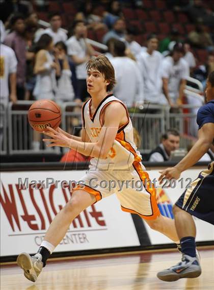 Thumbnail 3 in Desert Vista vs. Corona del Sol (AIA D1 Semifinals) photogallery.