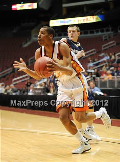 Thumbnail 3 in Desert Vista vs. Corona del Sol (AIA D1 Semifinals) photogallery.