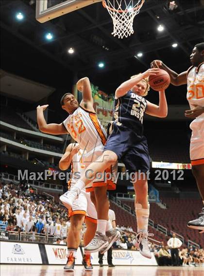 Thumbnail 2 in Desert Vista vs. Corona del Sol (AIA D1 Semifinals) photogallery.