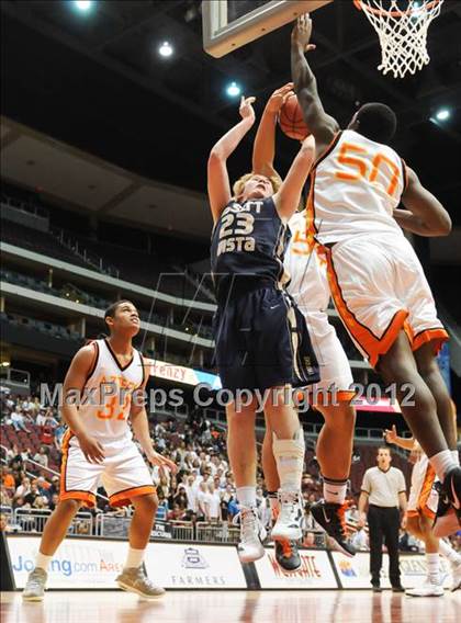 Thumbnail 3 in Desert Vista vs. Corona del Sol (AIA D1 Semifinals) photogallery.