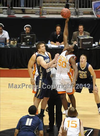 Thumbnail 3 in Desert Vista vs. Corona del Sol (AIA D1 Semifinals) photogallery.