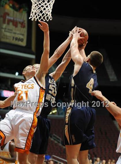 Thumbnail 3 in Desert Vista vs. Corona del Sol (AIA D1 Semifinals) photogallery.