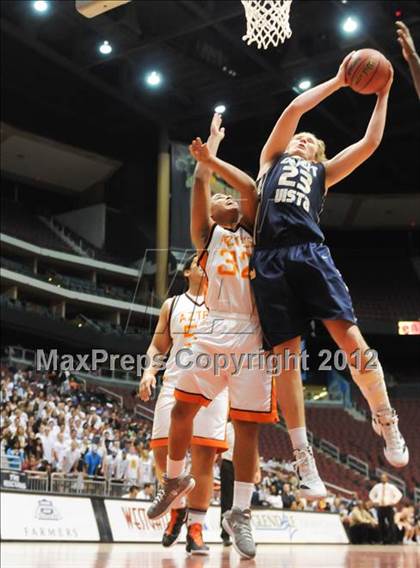 Thumbnail 3 in Desert Vista vs. Corona del Sol (AIA D1 Semifinals) photogallery.