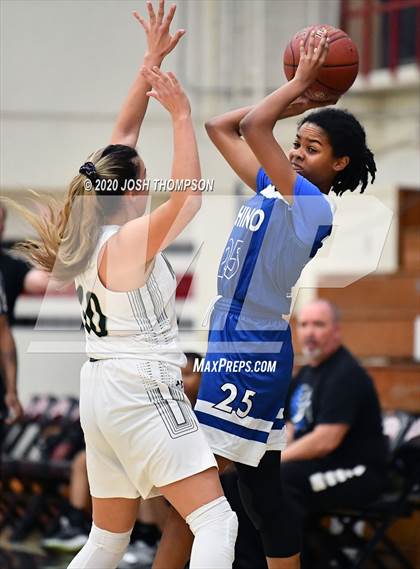 Thumbnail 3 in Chino vs. Ontario Christian photogallery.