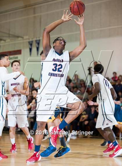 Thumbnail 2 in Modesto Christian vs. Turlock (Modesto Christian Holiday Hoops Classic) photogallery.