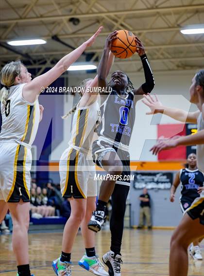 Thumbnail 1 in Chilton County vs Isabella (Chilton County Tournament) photogallery.