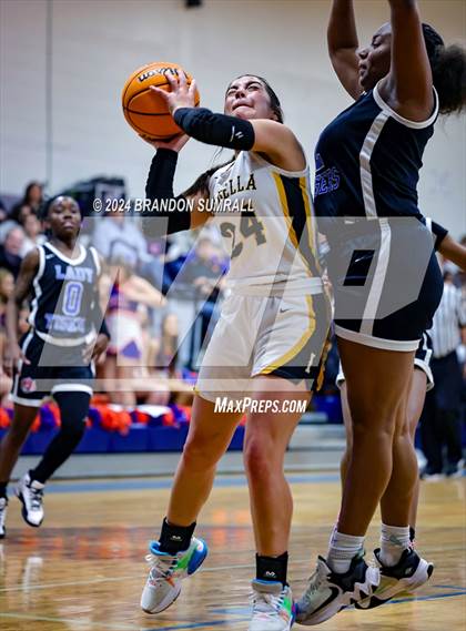Thumbnail 3 in Chilton County vs Isabella (Chilton County Tournament) photogallery.
