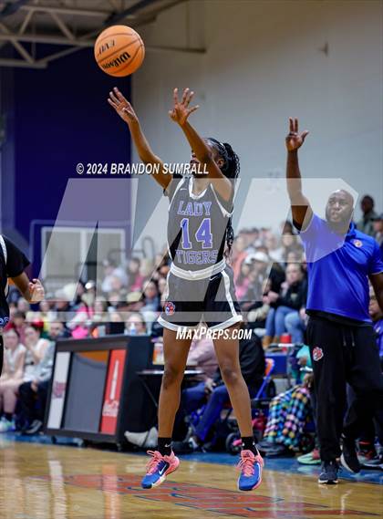 Thumbnail 3 in Chilton County vs Isabella (Chilton County Tournament) photogallery.