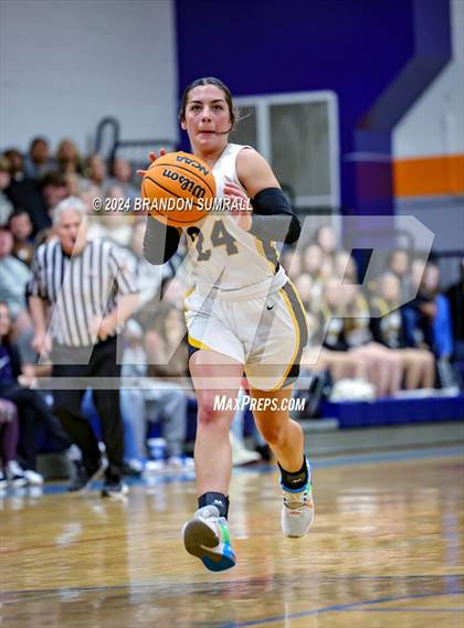 Thumbnail 2 in Chilton County vs Isabella (Chilton County Tournament) photogallery.