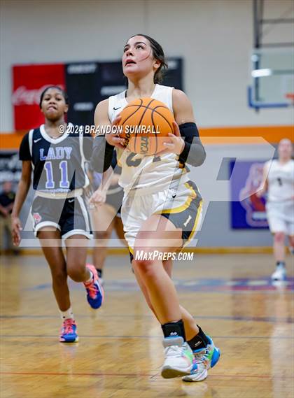 Thumbnail 3 in Chilton County vs Isabella (Chilton County Tournament) photogallery.