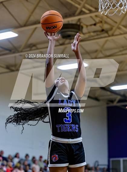Thumbnail 2 in Chilton County vs Isabella (Chilton County Tournament) photogallery.