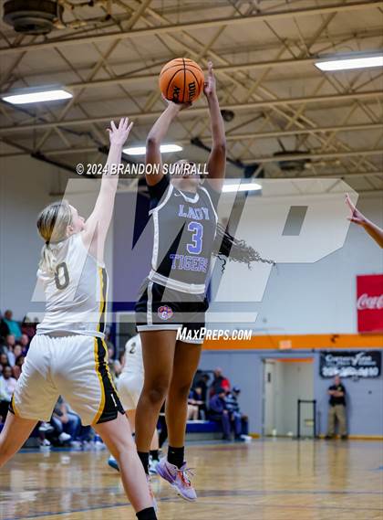 Thumbnail 1 in Chilton County vs Isabella (Chilton County Tournament) photogallery.