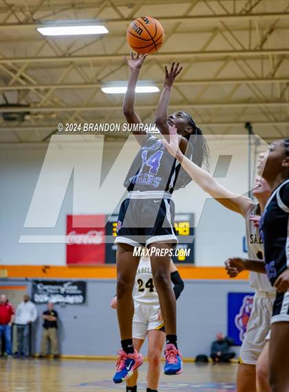 Thumbnail 1 in Chilton County vs Isabella (Chilton County Tournament) photogallery.