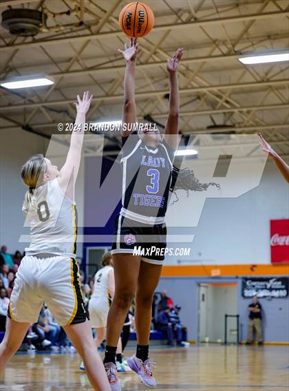 Thumbnail 2 in Chilton County vs Isabella (Chilton County Tournament) photogallery.