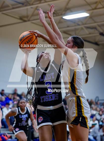 Thumbnail 1 in Chilton County vs Isabella (Chilton County Tournament) photogallery.