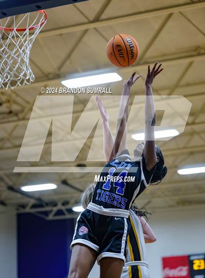 Thumbnail 1 in Chilton County vs Isabella (Chilton County Tournament) photogallery.
