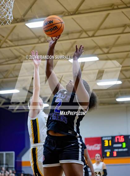 Thumbnail 3 in Chilton County vs Isabella (Chilton County Tournament) photogallery.