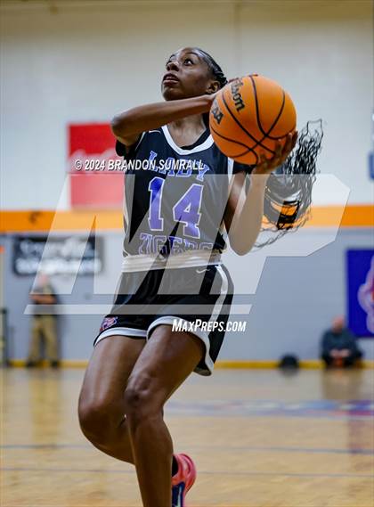 Thumbnail 2 in Chilton County vs Isabella (Chilton County Tournament) photogallery.