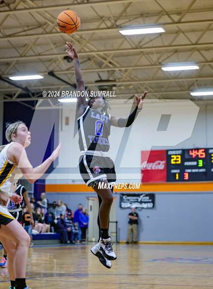 Thumbnail 2 in Chilton County vs Isabella (Chilton County Tournament) photogallery.