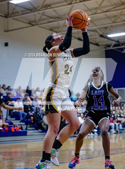 Thumbnail 3 in Chilton County vs Isabella (Chilton County Tournament) photogallery.