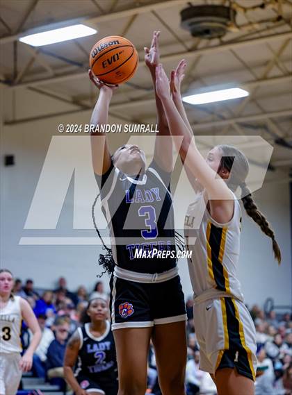 Thumbnail 3 in Chilton County vs Isabella (Chilton County Tournament) photogallery.