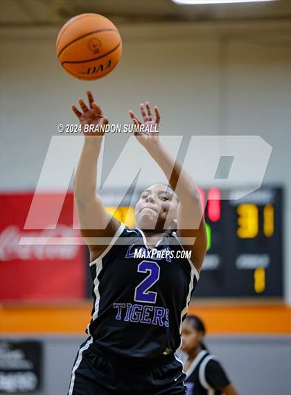 Thumbnail 1 in Chilton County vs Isabella (Chilton County Tournament) photogallery.