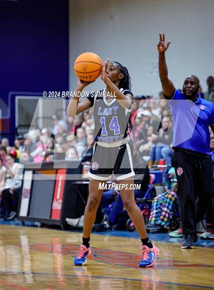 Thumbnail 2 in Chilton County vs Isabella (Chilton County Tournament) photogallery.