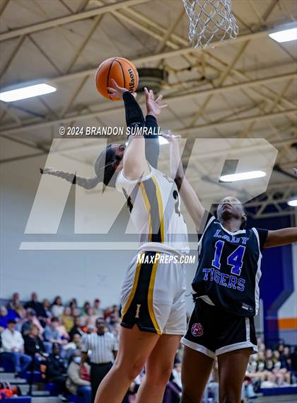 Thumbnail 3 in Chilton County vs Isabella (Chilton County Tournament) photogallery.
