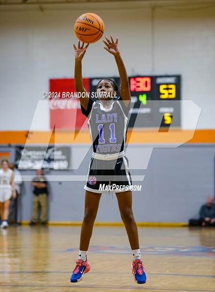 Thumbnail 3 in Chilton County vs Isabella (Chilton County Tournament) photogallery.
