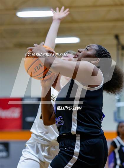 Thumbnail 1 in Chilton County vs Isabella (Chilton County Tournament) photogallery.