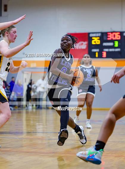 Thumbnail 3 in Chilton County vs Isabella (Chilton County Tournament) photogallery.
