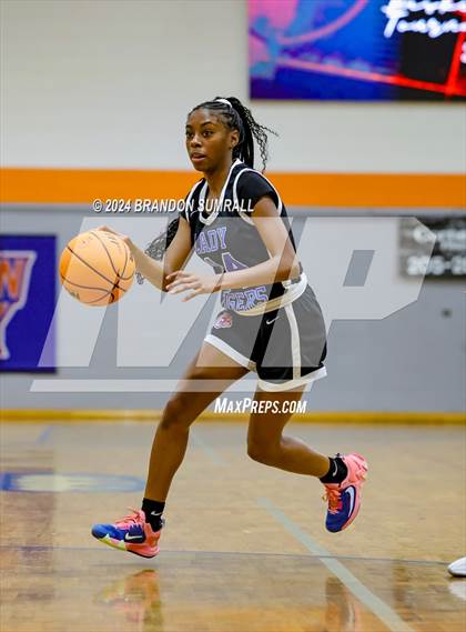 Thumbnail 2 in Chilton County vs Isabella (Chilton County Tournament) photogallery.