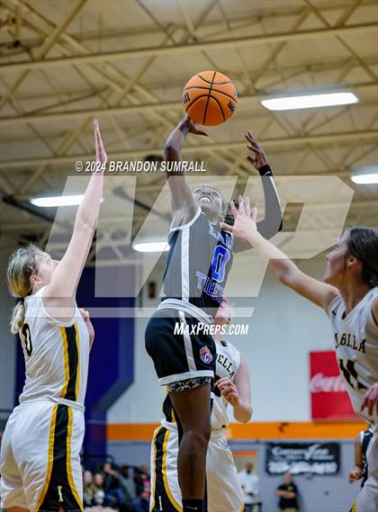 Thumbnail 2 in Chilton County vs Isabella (Chilton County Tournament) photogallery.