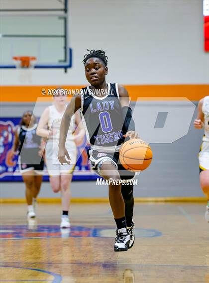 Thumbnail 1 in Chilton County vs Isabella (Chilton County Tournament) photogallery.