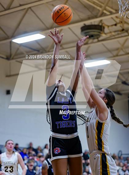 Thumbnail 1 in Chilton County vs Isabella (Chilton County Tournament) photogallery.