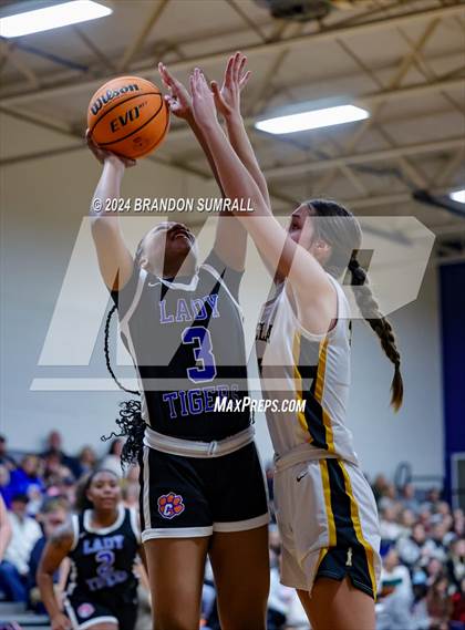 Thumbnail 2 in Chilton County vs Isabella (Chilton County Tournament) photogallery.