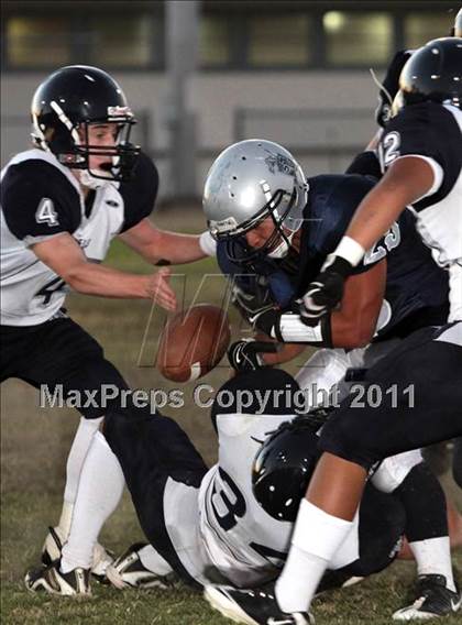 Thumbnail 2 in Flintridge Prep vs. St. Genevieve photogallery.