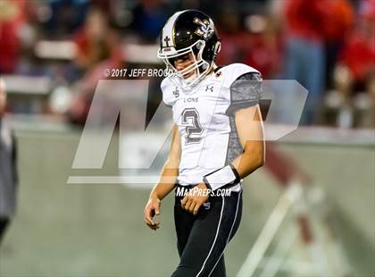 Thumbnail 2 in JSerra Catholic vs. Mater Dei photogallery.