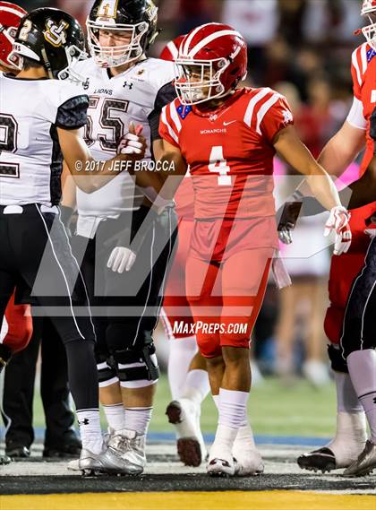 Thumbnail 1 in JSerra Catholic vs. Mater Dei photogallery.