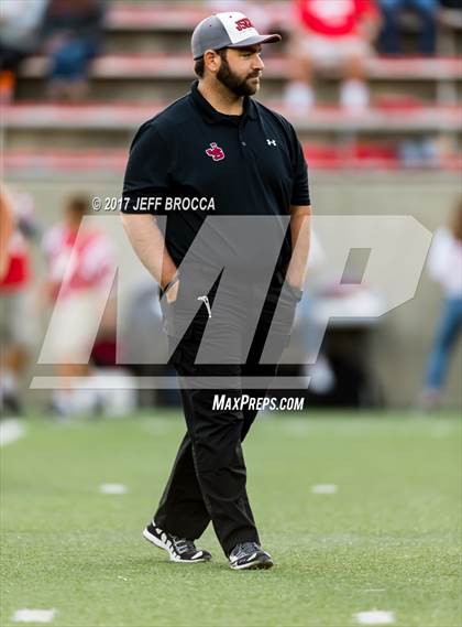 Thumbnail 2 in JSerra Catholic vs. Mater Dei photogallery.