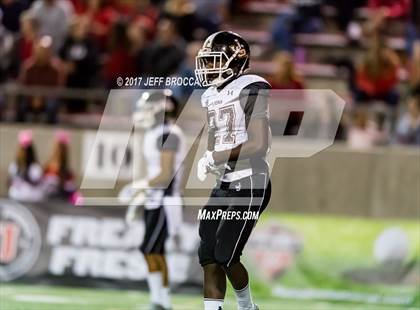 Thumbnail 3 in JSerra Catholic vs. Mater Dei photogallery.