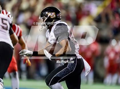 Thumbnail 1 in JSerra Catholic vs. Mater Dei photogallery.